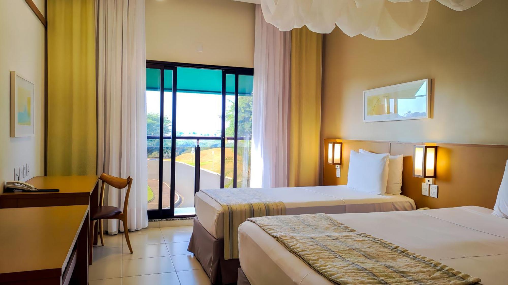 Blue Tree Thermas De Lins Resort Exterior photo A room at the hotel